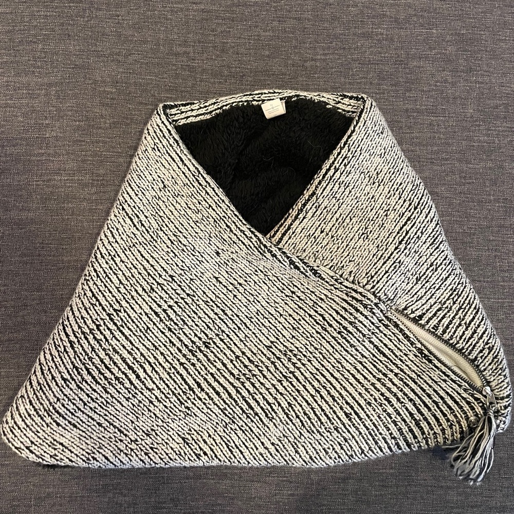 Lululemon neck warmer